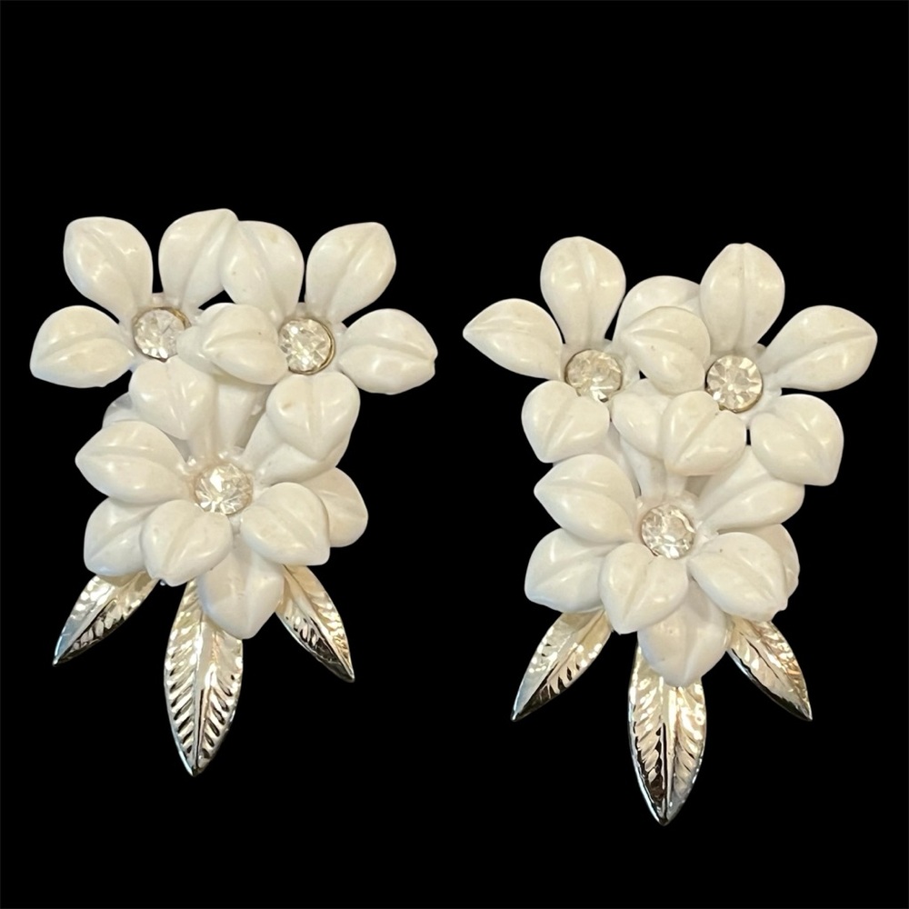 Vintage Plastic White “FORGET-Me-NOT” Silver Leaves Clip On Earrings Elegant 2”